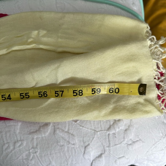 Two scarves or shawls. - Picture 10 of 10